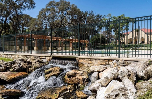 Green Cove Springs Apartment | Oak Street Refuge #4 |Main Floor Apt |SMART TV |Small Dog Friendly |Walkable |Seasonal Town Pool