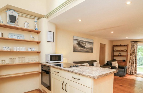 Broadwoodkelly Cottage | OAK TREE COTTAGE, pet friendly, with pool in Winkleigh