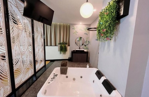 Jakarta Hotel | Oak Tree Urban Jakarta