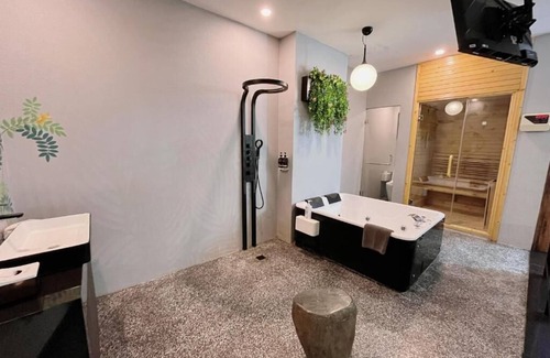 Jakarta Hotel | Oak Tree Urban Jakarta