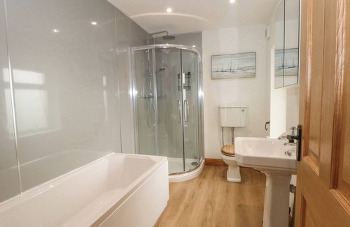 Ribchester House | OAK TREE VIEW, pet friendly, character holiday cottage in Ribchester