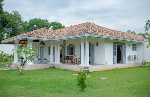 Thiranagama House | Oak Tree Villa