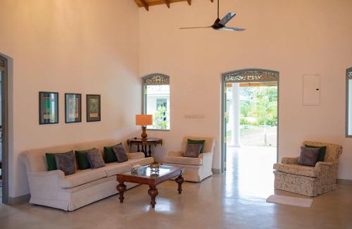 Thiranagama House | Oak Tree Villa