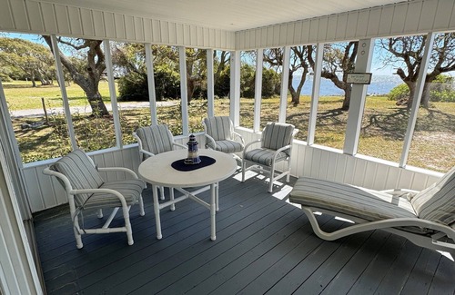 Carteret County Cottage | Oak Winds Cottage