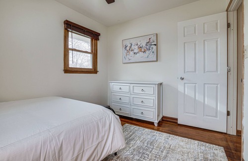 Oakdale House | Oakdale Home w/ Deck - 7 Mi to Downtown St Paul!