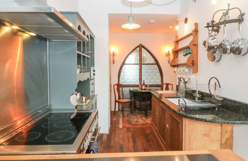 Blakeney Apartment | OAKDEAN STUDIO, pet friendly, with hot tub in Blakeney