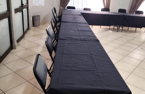 Greater Johannesburg Metropolitan Area Bed & Breakfast | Oaklands inn and Conference Centre