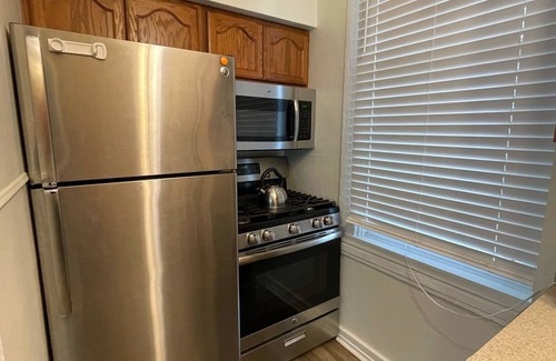 Oakley House | Oakley 2B/1B, quiet comfort close to everything
