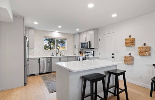 Sandy House | Oakley’s House | 20 Min to Snowbird Ski Resort