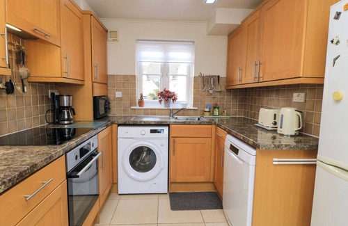 Moreton-in-Marsh House | OAKMEAD, pet friendly, with a garden in Moreton-In-Marsh
