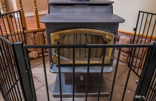 Paso Robles House | Oaks and Roses Ranch - Spacious Rural Wine Country Home!