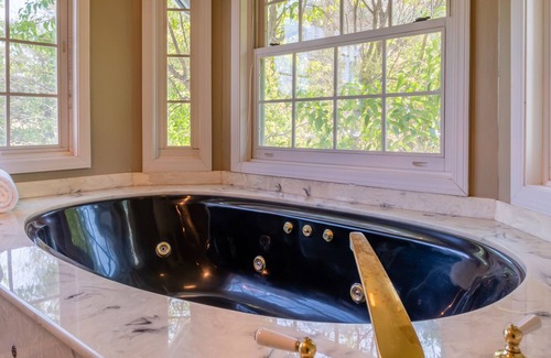 Paso Robles House | Oaks and Roses Ranch - Spacious Rural Wine Country Home!