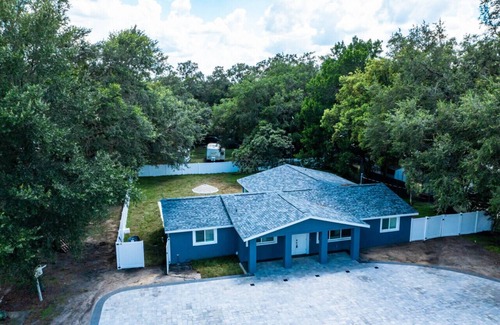 Zephyrhills House | "Oaks Manor" - 4 Bed 3 Bath Home w/Fenced Backyard