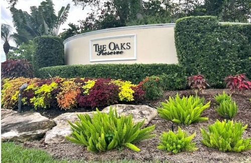 Vamo Condo | Oaks Preserve Condominium