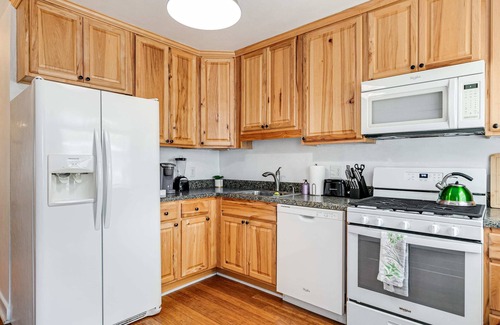 Richmond House | Oaks Retreat Carytown House: Family & Pet Friendly