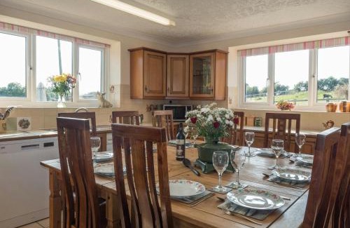 Cardigan House | Oaktree Cottage Cardigan