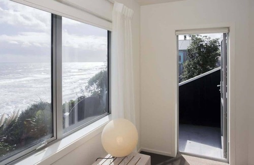 Oakura Villa | Oakura Beach Waterfront Cottage Escape