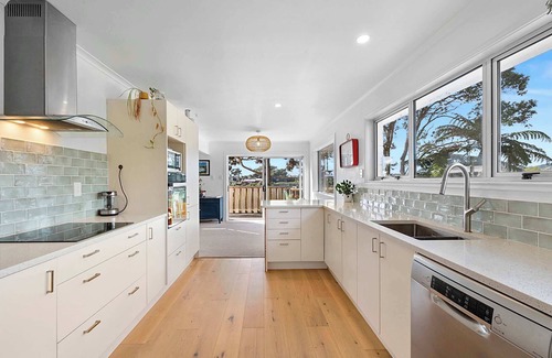 Oakura House | Oakura Oasis Beachside Retreat with Spa