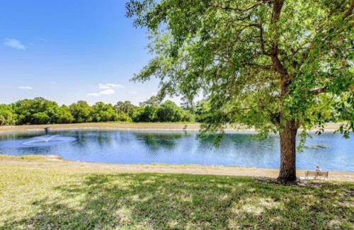 West Kissimmee House | Oakwater Resort Home w/Arcade & Pool Table - 15 Min to Disney