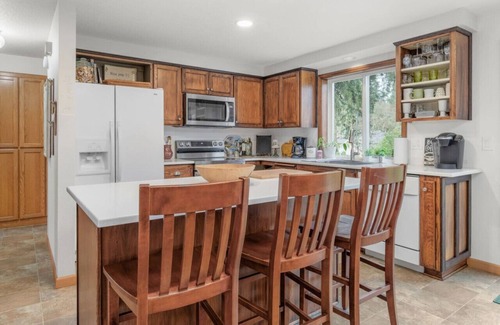 Central Oregon House | Oakway Oasis: within 3 miles of Autzen/U of O