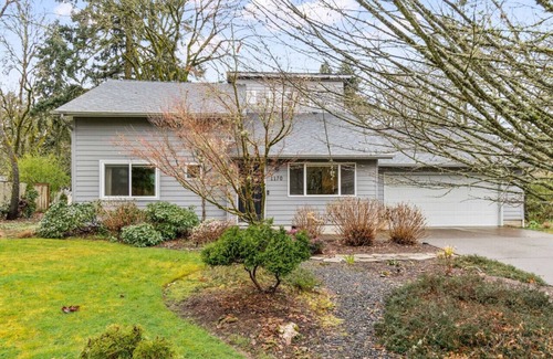 Central Oregon House | Oakway Oasis: within 3 miles of Autzen/U of O