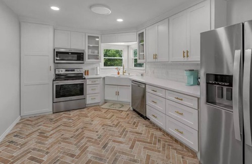 College Station House | Oakwood Retreat: 1.3 miles to Kyle Field!
