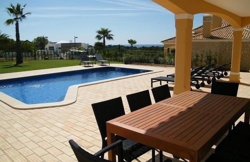 Sesmarias Villa | Oasis 5 Modern Luxury Beach Villa 500m to the beach