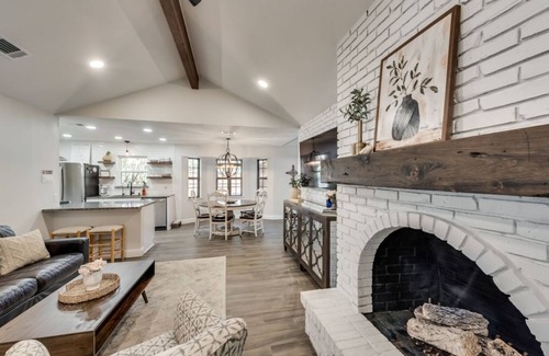 Lewisville House | Oasis and convenience in Lewisville near the Airport and pet friendly