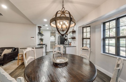Lewisville House | Oasis and convenience in Lewisville near the Airport and pet friendly