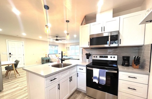 Ashland Apartment | Oasis Away from Home - Newly remodeled & 5 Min to Downtown