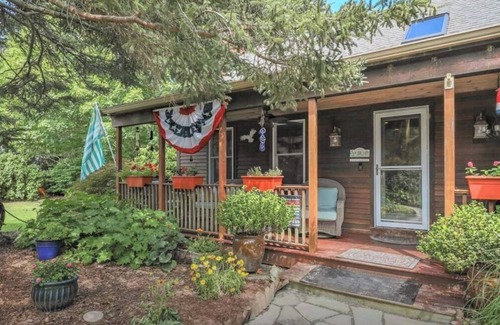 North Eastham House | Oasis by the bay with Hot Tub- bike to the pond- 5 mins to CC National Seashore!
