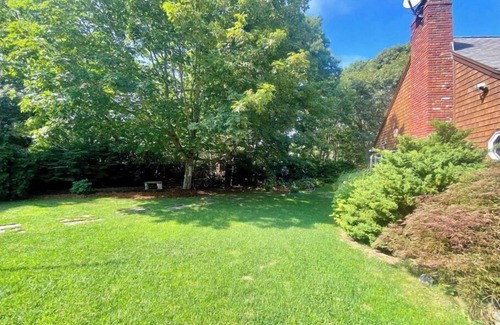 North Eastham House | Oasis by the bay with Hot Tub- bike to the pond- 5 mins to CC National Seashore!