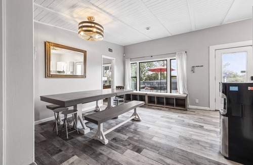 Comanche Trail House | Oasis Cottage! Steps to Lake Travis! Tesla Ready!