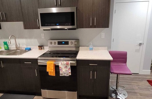 Saskatoon House | OASIS COZY SUITE