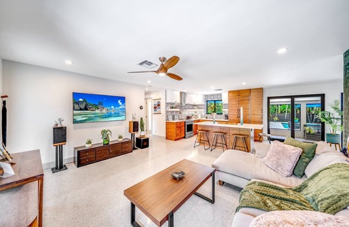 South Corals House | Oasis Heated Pool+Hot Tub! Wilton Drive & Beach!