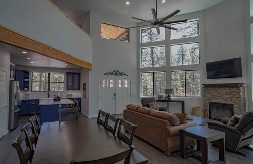 Sierra Pines Cabin | OASIS IN THE FOREST ON 1.25 ACRE BACKING TO NATIONAL FOREST WITH AC-PETS WELCOME