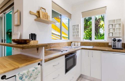 Port Douglas Apartment | Oasis Luxe on Macrossan Street - Stylish Residence