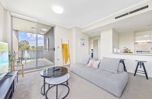 Roseville Apartment | Oasis near Chatswood 2 Bedrooms Condo in Roseville