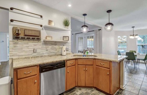 Pooler House | Oasis near Savannah | Lakefront Retreat + Game roo