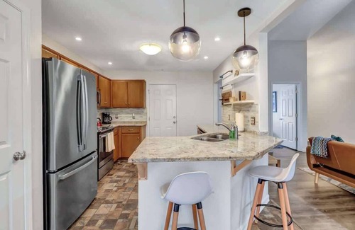 Pooler House | Oasis near Savannah | Lakefront Retreat + Game roo