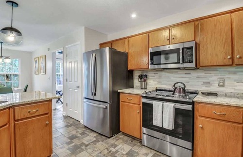 Pooler House | Oasis near Savannah | Lakefront Retreat + Game roo