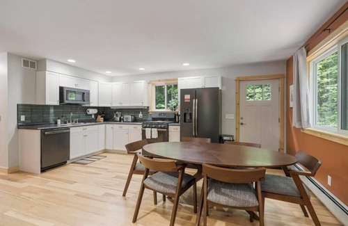 Harbor Springs House | Oasis on 10 acres, mins to Boyne
