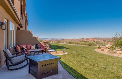 Washington Villa | Oasis On The Green Enjoy Golf Course Views
