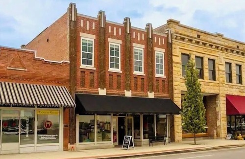 Winchester Apartment | Oasis on the Square