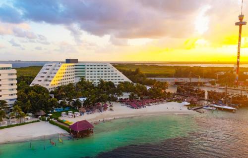 Zona Hotelera Resort | Oasis Palm - All Inclusive