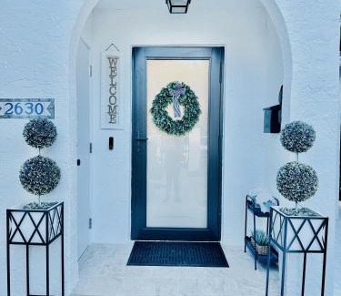 Coral Way House | Oasis pool in Miami, Coconut Gove, UM, Downtown Miami