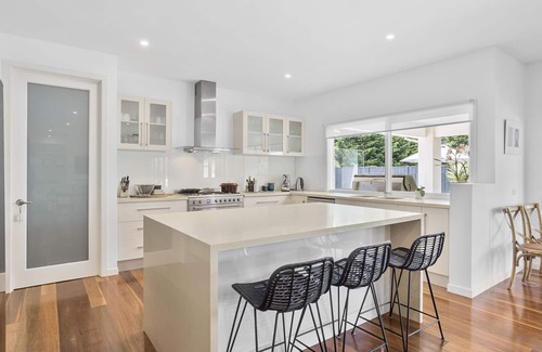 Portsea House | Oasis Portsea something for everyone except a waterfall