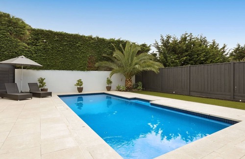 Portsea House | Oasis Portsea something for everyone except a waterfall