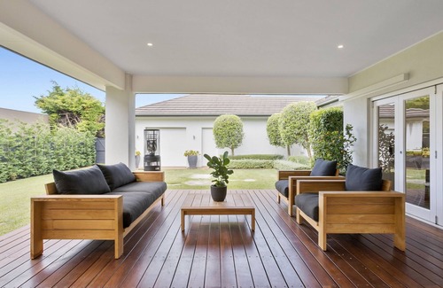 Portsea House | Oasis Portsea something for everyone except a waterfall
