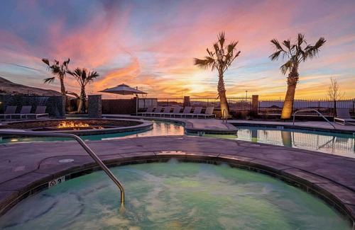 Hurricane House | Oasis Retreat - 6BR Zion Village - Lazy-River Pool